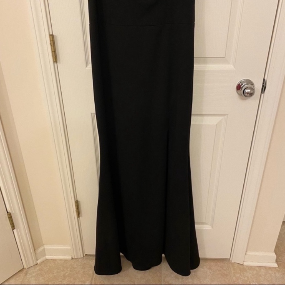 XSCAPE Ruffled Off-The-Shoulder Cap Sleeve Mermaid Crepe Gown in Black Size 6 - Picture 7 of 11